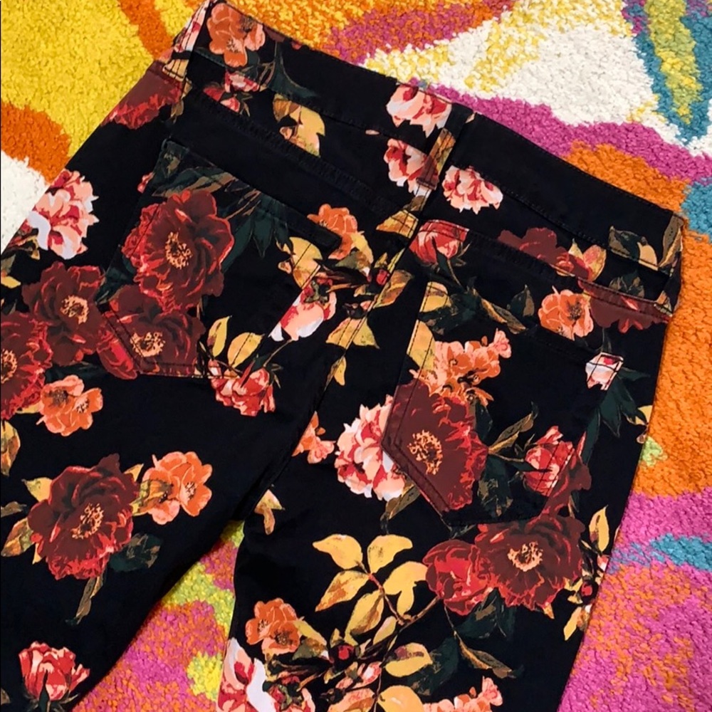 a.n.a Floral Pants - Picture 8 of 10
